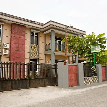 Oyo 1394 Rumaisa Homestay Syariah Pekanbaru Exterior photo