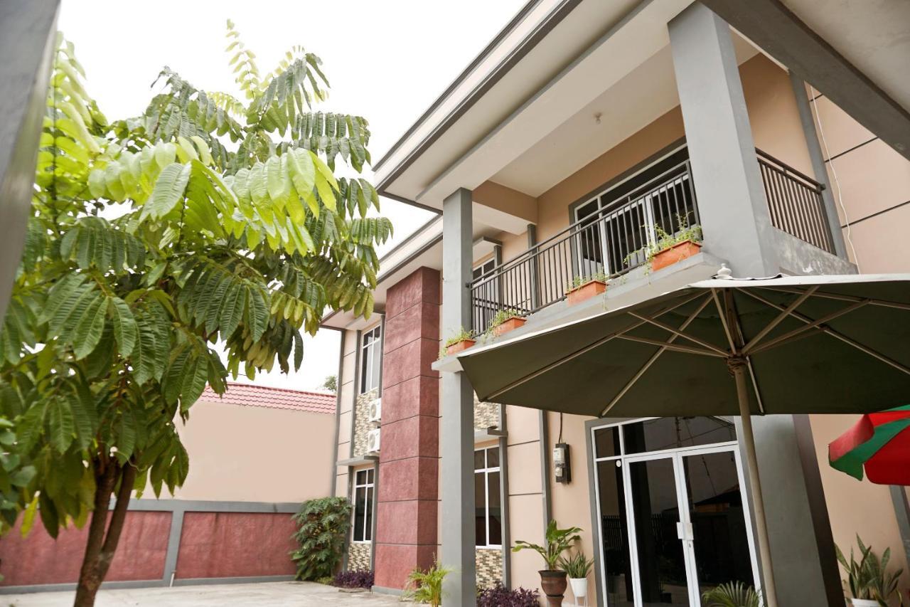 Oyo 1394 Rumaisa Homestay Syariah Pekanbaru Exterior photo